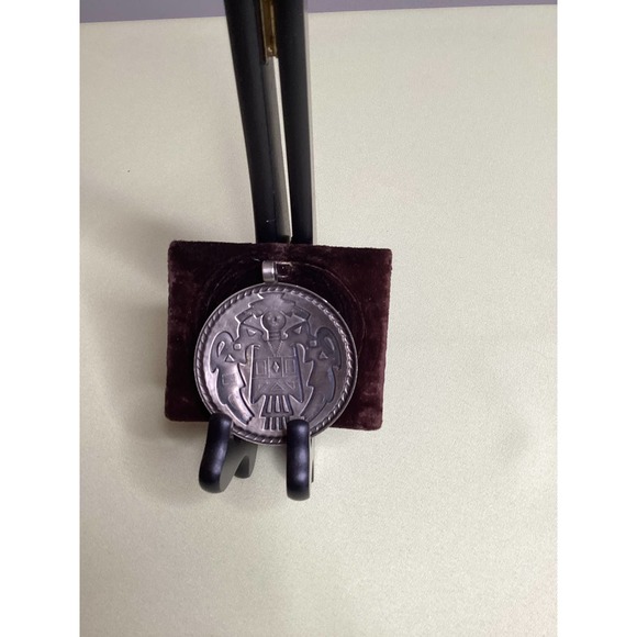 Native American style medallion - Picture 2 of 2